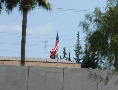 ABD Konsolosluğu 5 metrelik duvar çekti