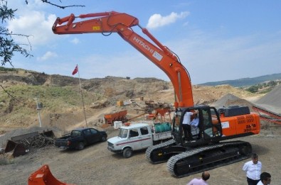 Ayvalık Belediyesi'ne Yeni Ekskavatör