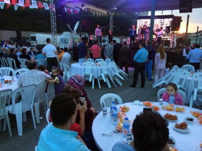 Çekmeköy'de 5 Bin Kişi Birlikte Oruç Açtı