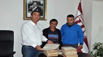 Dedesinin 20 Yıllık Arşivini Bandırmaspor'a Hediye Etti