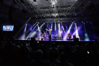 MAROON 5 - EXPO 2016 Antalya'da Sımply Red Rüzgarı