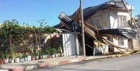 YILDIRIM DÜŞTÜ - Fırtına Tarsus'ta Ağaçları Devirdi, Çatıları Uçurdu