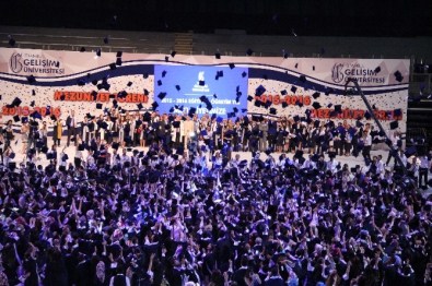 Geleceğin Aydınları Diplomalarını Aldı