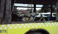 HAFRİYAT KAMYONU - Hafriyat Kamyonu Metrobüse Çarptı, Çok Sayıda Kişi Yaralandı