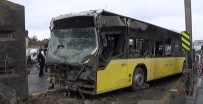 HAFRİYAT KAMYONU - Kamyon Metrobüs Yoluna Girdi Açıklaması Yaralılar Var