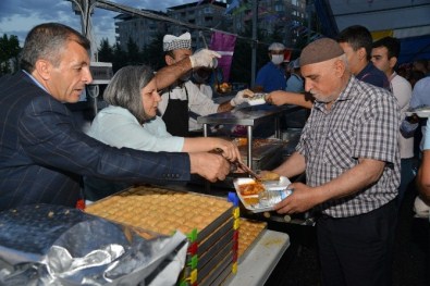Kışanak, İftarda Vatandaşlarla Bir Araya Geldi