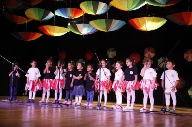 Miniklerden Renkli Yıl Sonu Etkinliği