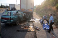 SADIK AHMET - Otomobil Park Halindeki Tır'a Çarptı Açıklaması 2 Ölü