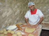 ŞİRİN YILDIRIM - Ramazan Ayının Vazgeçilmez Geleneği Cevizli Çörek
