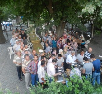 Salihli'de Her Gün 750 Kişiye İftar Yemeği