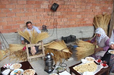 Yılda Beş Bin Süpürge Bağlıyor