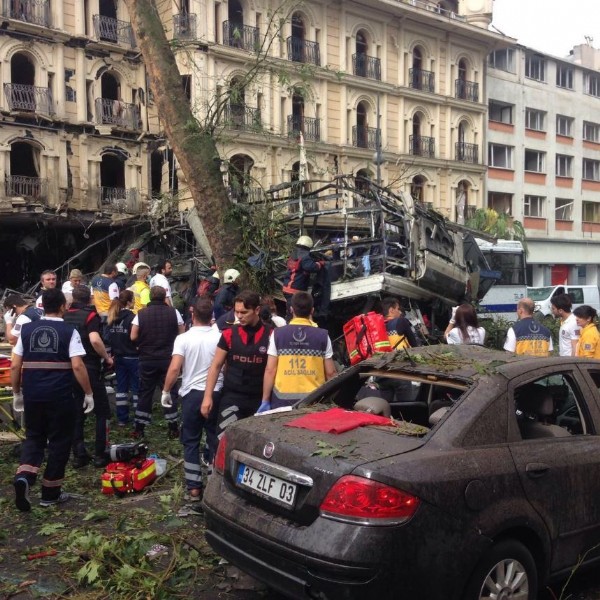 İstanbul'da polise saldırı