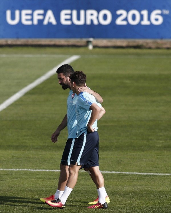 Emre Mor'a ilk uyarı millilerden