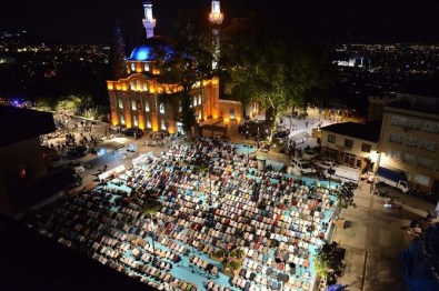 Bursa'da 15 Camide Hatimli Teravih Namazı Kılınıyor