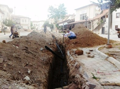 Edip Akbayram Sokakta İçme Suyu Hat Yenileme Çalışması Yapılıyor