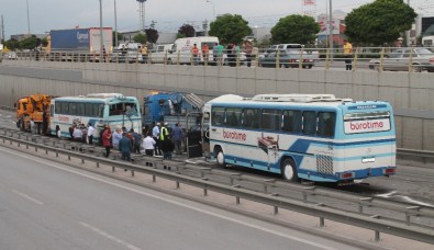 İki Servis Otobüsüyle Minibüs Birbirine Girdi Açıklaması 36 Yaralı