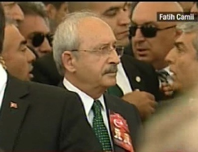 Kılıçdaroğlu'na şehit cenazesinde protesto