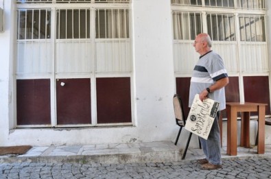 Milas'ta Sanatçılar Sokağa Atıldı İddiası