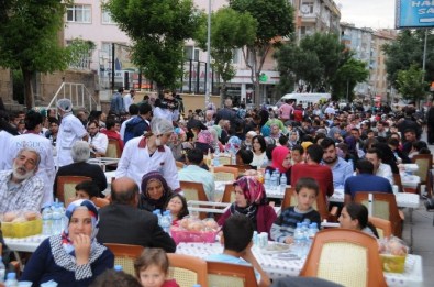 Niğde Belediyesinin İftar Sofrası Doldu Taştı