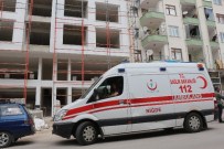 İNŞAAT İŞÇİLERİ - Niğde'de İnşaat'tan Düşen İşçi Yaralandı