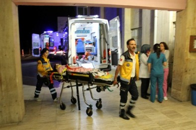 Otomobil Kamyona Çarptı Açıklaması 5 Yaralı