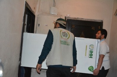 Şanlıurfa'da Suriyelilere 135 Buzdolabı Verildi