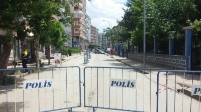 Siirt Emniyet Müdürlüğü Caddesi Trafiğe Kapatıldı