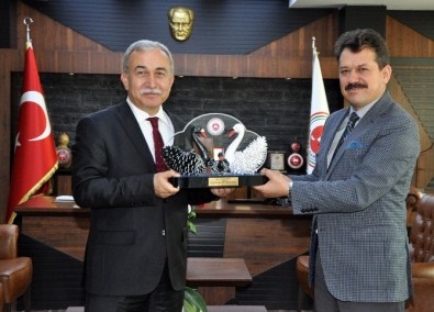 Vali Büyük Adliyeden 'Kanatlı Kozalak'larla Uğurlandı