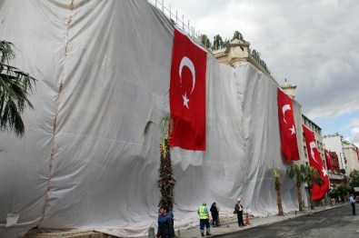 Vezneciler'de Terörün İzleri Siliniyor