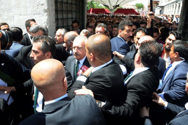 Kılıçdaroğlu'na protestoya 4 gözaltı