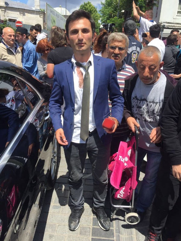 CHP'liler Beyaz TV muhabirine saldırdı