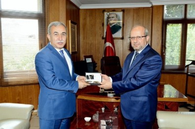 Adana Valisi İl Müftülüğüne Veda Ziyaretinde Bulundu