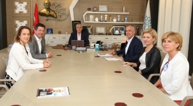 Bursa Nilüfer Tenis Kulübü Derneği'nden Bozbey'e Ziyaret