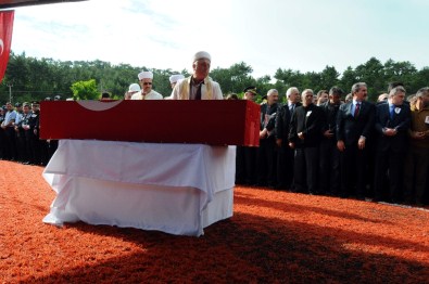 Kayınbabasından Şehit Gelinine Son Görev