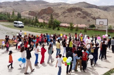 KMÜ Besyo Öğrencilerinden Berendi Köyünde Çocuk Şenliği