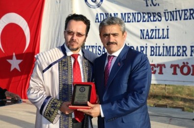 Mezuniyet Töreninde Rektör'den Başkan Alıcık'a Plaket