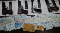 SAHTE POLİS - Otomobilde Ruhsatsız Silah Ve Sahte Polis Kimliği Ele Geçirildi