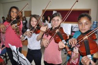 FEDAKAR ÖĞRETMEN - Müzik Öğretmeni Köy Çocuklarının Hayalini Gerçekleştirdi