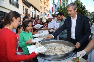 Tahmazoğlu, İftarını Vatandaşlarla Açtı