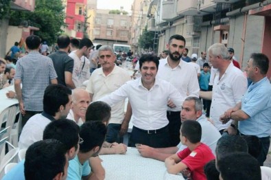 AK Parti Seyhan İlçe Teşkilatı'nın İftar Sahur Programları Sürüyor