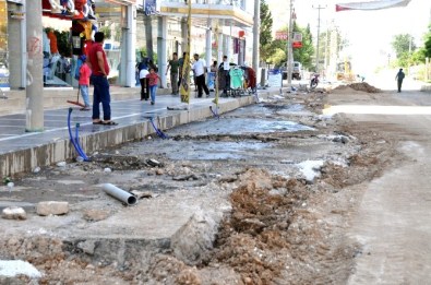 Bayram Arefesinde Akçakale İlçesi Şantiyeye Dönüştü.