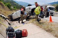 HATALı SOLLAMA - Bayram Tatili Yolunda Kaza Açıklaması 2 Ölü, 3 Yaralı