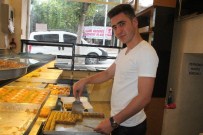 BAYRAM COŞKUSU - Bilecik'te Bayram Tatlıları Tezgahlarda Yerini Aldı