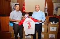 FıNDıKPıNARı - Büyükşehir'den Turnuvada Mücadele Edecek Takımlara Malzeme Desteği