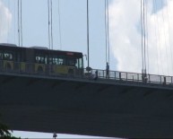 İNTİHAR GİRİŞİMİ - İstanbul Trafiğine İntihar Girişimi Engeli