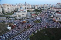 BAŞAKŞEHİR BELEDİYESİ - Kadir Gecesi Dolayısıyla Başakşehir'de 20 Bin Kişilik Dev İftar Düzenlendi