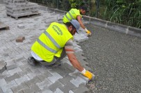 KALDIRIM ÇALIŞMASI - Kartepe'nin Yol Ve Kaldırımlarında Parke Çalışması