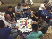 MAHMUT KAŞıKÇı - Kaymakam Üniversite Öğrencileri İle Sahurda