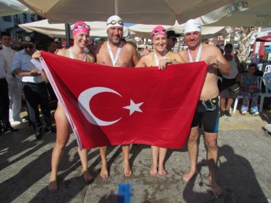 Sakız Adası'ndan Çeşm'ye Bayrak Yüzüşü