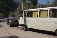 SAKLıKENT - Seydikemer'de Trafik Kazası 3 Yaralı